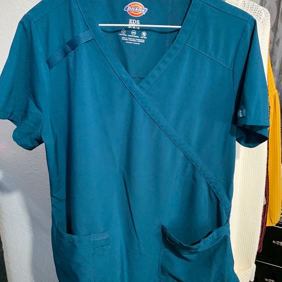 Scrubs - Picture 3 of 4